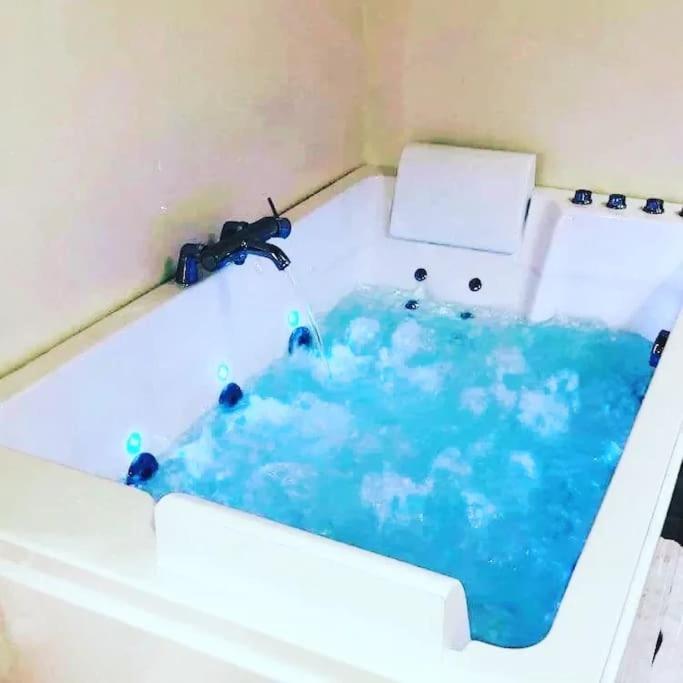 ביון L'Atelier Des Reves Un Moment Magique Spa Prive מראה חיצוני תמונה